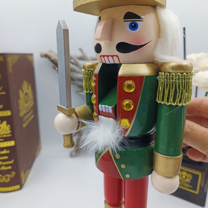 Drveni Nutcracker 30 cm – kraljevski vojnik, božićni ukras