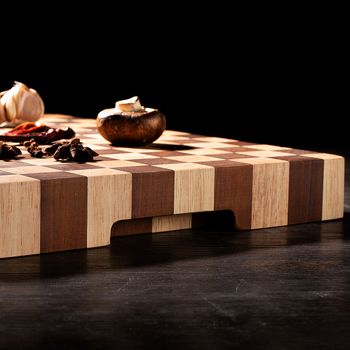 Ξύλινη σανίδα κοπής με καρό μοτίβο, μοντέρνο μινιμαλιστικό στυλ για οικιακή χρήση στην κουζίνα