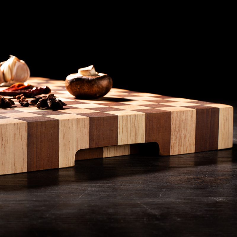 Ξύλινη σανίδα κοπής με καρό μοτίβο, μοντέρνο μινιμαλιστικό στυλ για οικιακή χρήση στην κουζίνα