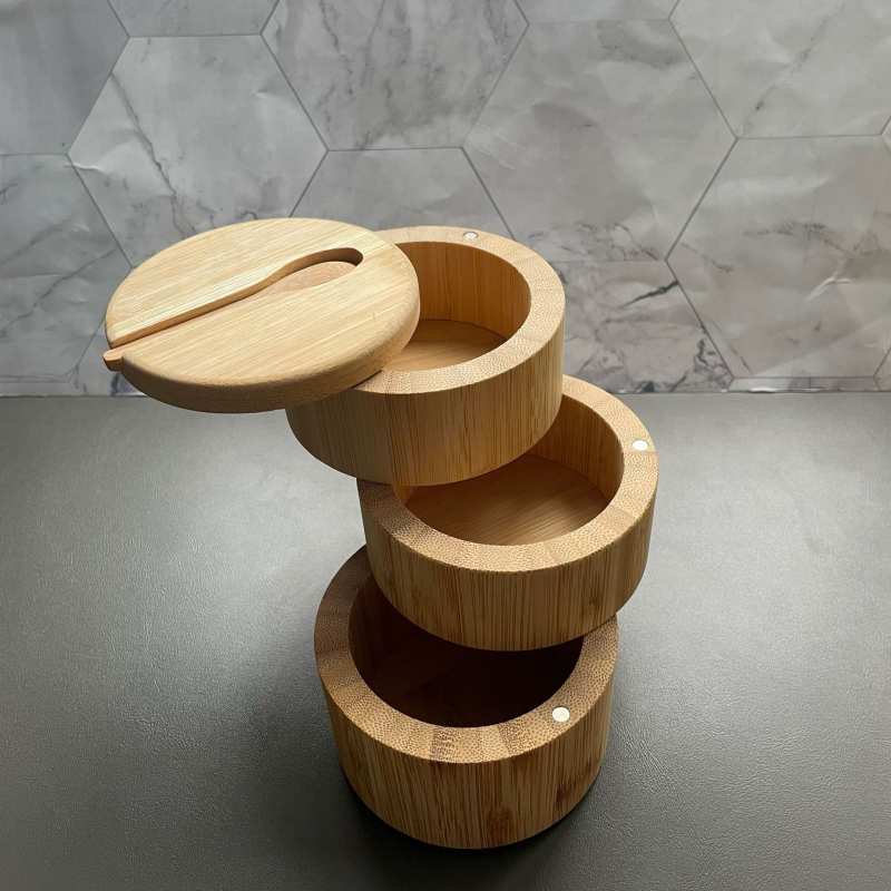 Bambuko prieskonių indelis su šaukšteliu ir druskos indeliu, virtuvės laikymo dėžė su pasukamu magnetiniu dangteliu, logotipo spausdinimas galima