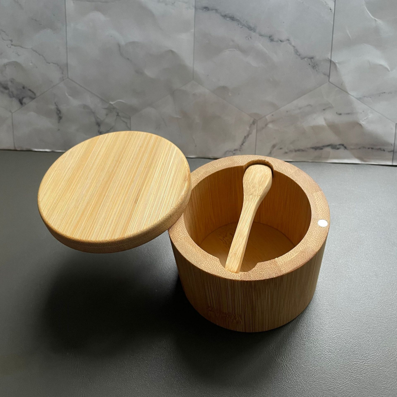 Bambuko prieskonių indelis su šaukšteliu ir druskos indeliu, virtuvės laikymo dėžė su pasukamu magnetiniu dangteliu, logotipo spausdinimas galima