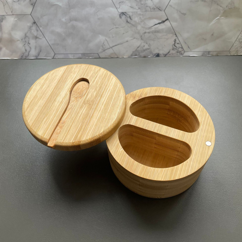 Bambuko prieskonių indelis su šaukšteliu ir druskos indeliu, virtuvės laikymo dėžė su pasukamu magnetiniu dangteliu, logotipo spausdinimas galima