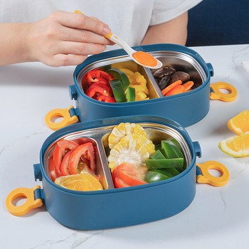 Plastmasas pusdienu kastīte, trīs slāņu izolācija, kvadrāta forma, tilpums 0.8–2 L, nav piemērota mikroviļņu krāsnij.