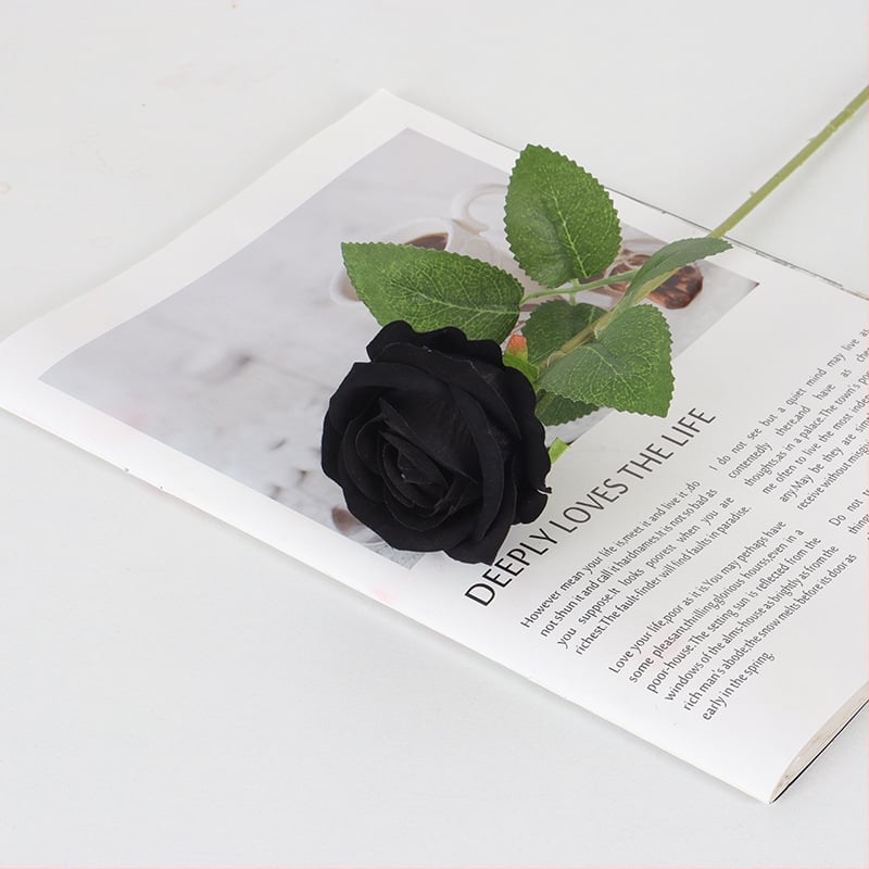 Pudeļu puķe no rozes sērijas, zīda puķes, romantisks izskats, puse roku darbība un puse mehāniska izpilde, kartona iepakojums