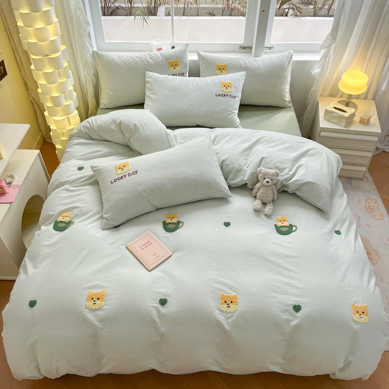 Četru daļu gultas veļas komplekts ar sheet-type dizainu, mūsdienīgs minimālisma stils, reaaktīvā krāsošana audumam, ķīmiskas šķiedras