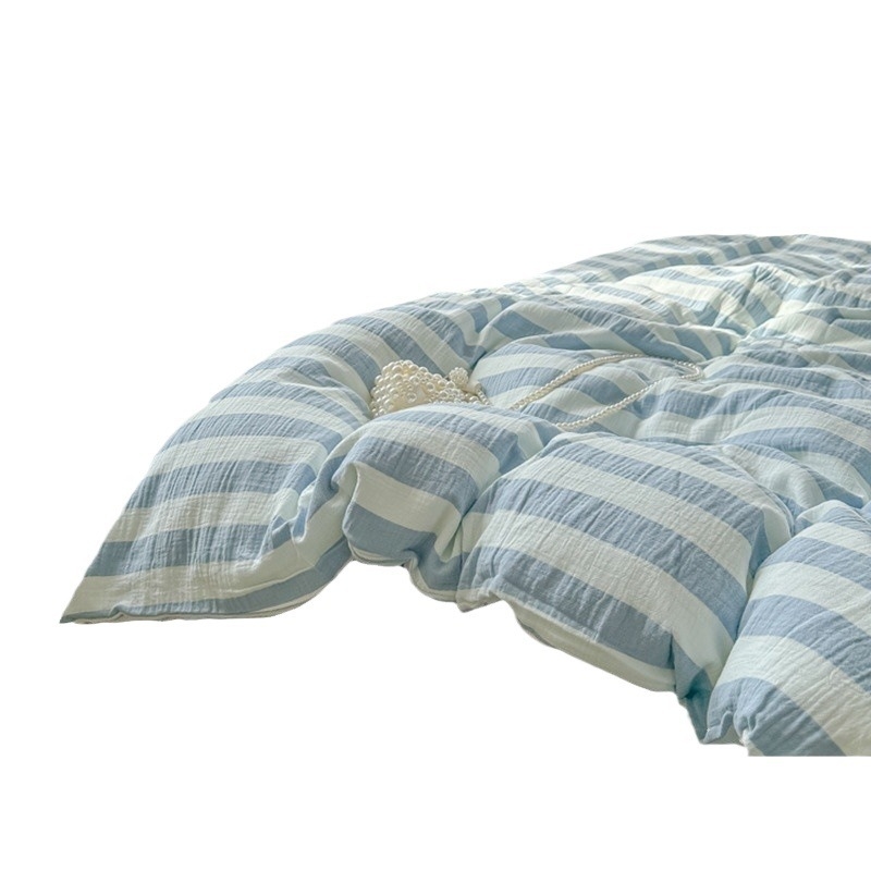 Négy darabos ágyneműhuzatkészlet, csíkos mintázat, regenerált cellulóz rostból készült anyag, súly 500–800 g, félreakciós nyomtatás és festés