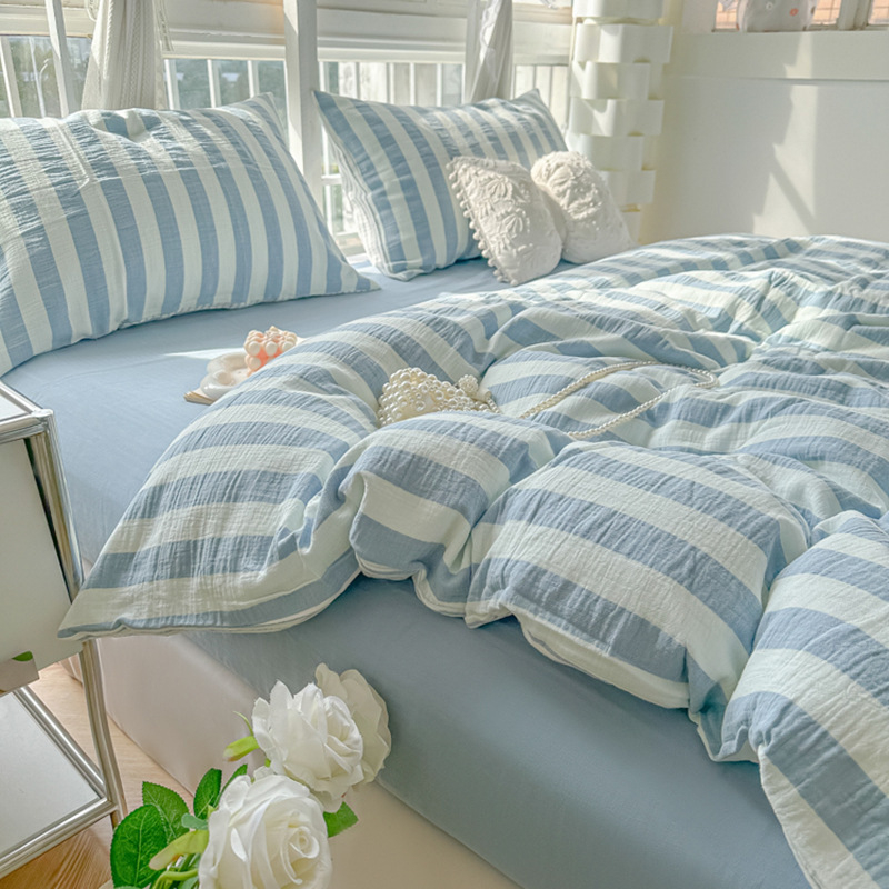 Négy darabos ágyneműhuzatkészlet, csíkos mintázat, regenerált cellulóz rostból készült anyag, súly 500–800 g, félreakciós nyomtatás és festés