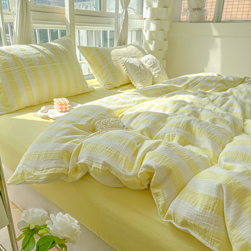 Négy darabos ágyneműhuzatkészlet, csíkos mintázat, regenerált cellulóz rostból készült anyag, súly 500–800 g, félreakciós nyomtatás és festés