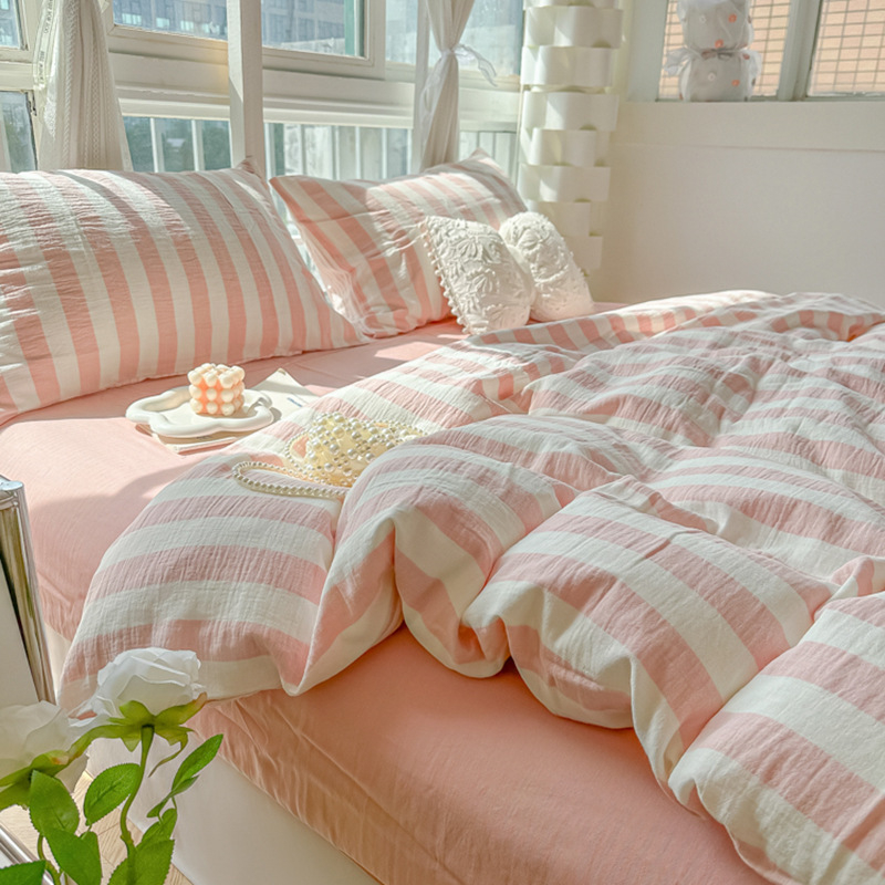 Négy darabos ágyneműhuzatkészlet, csíkos mintázat, regenerált cellulóz rostból készült anyag, súly 500–800 g, félreakciós nyomtatás és festés