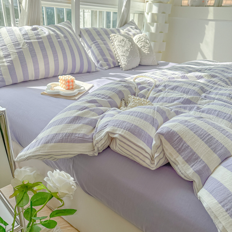 Négy darabos ágyneműhuzatkészlet, csíkos mintázat, regenerált cellulóz rostból készült anyag, súly 500–800 g, félreakciós nyomtatás és festés