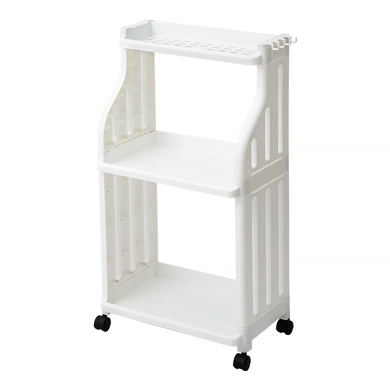 Plastmasas vannas istabas statīvs ar riteņiem, daudzslāņu dizains, paredzēts veļas mazgāšanas līdzekļu uzglabāšanai, moderns minimālisma stils.