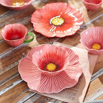 Porcelaninių dubenėlių ir lėkščių rinkinys su gėlių raštu, tinkamas naudoti mikrobangų krosnelėje, pritaikomas