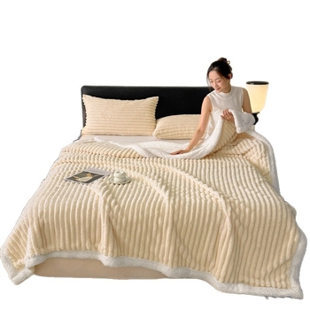 Κουβέρτα velvet φλίς γάλακτος | Υλικό: βελούδο, Βάρος: 800–1000 g, Σχέδιο: ριγές ή μονόχρωμο, Για όλες τις εποχές, Σύγχρονο μινιμαλιστικό στυλ