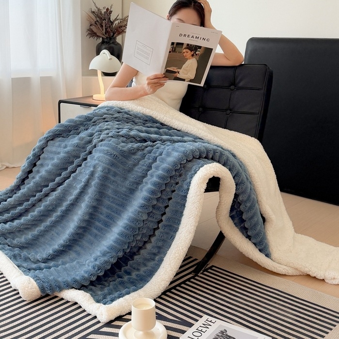 Одеяло от велур флийс | Материал: велур, Тегло: 800–1000 g, Узор: ивици или едноцветно, За всички сезони, Модерен минимализъм