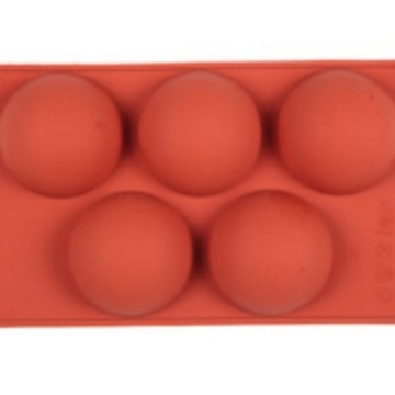 Silikoninė tortų forma, apvalaus dizaino, masinė pakuotė; šiuolaikinis minimalistinis stilius; išleista 2020.