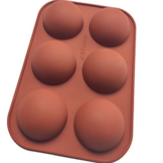 Silikoninė tortų forma, apvalaus dizaino, masinė pakuotė; šiuolaikinis minimalistinis stilius; išleista 2020.