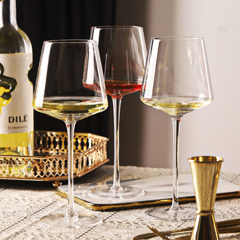 Stiklinė kvadratinė vyno taurelė be švino, modernus minimalistinis stilius, logotipo spausdinimas.