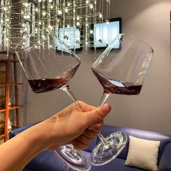 Stiklinė kvadratinė vyno taurelė be švino, modernus minimalistinis stilius, logotipo spausdinimas.