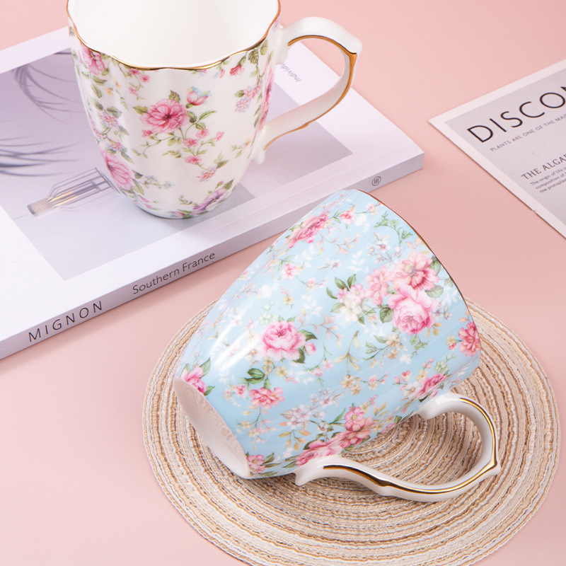 Kavos puodelis iš kaulinio porceliano, su daugiau nei 36% kaulinio miltelių, netaisyklingos formos, gėlių raštas, aukšta temperatūros atsparumas, logotipo spausdinimas įmanomas