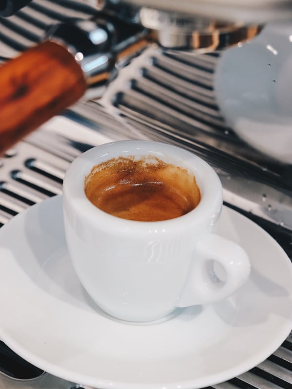 Espresso puodelis keramika, 9 mm storis, su padėklu