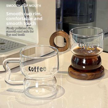 Kavos puodelis iš krištolo stiklo, modernus minimalistinis dizainas su rankena, netolygos formos, logotipo spauda įmanoma.