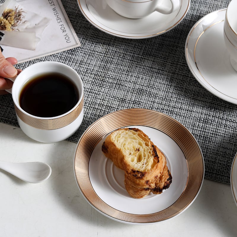 Keramikas kafijas krūze ar apakštasi — mājas komplekts, ar logotipa druku, pielāgošana pieejama, glazēta virsma, apaļa forma