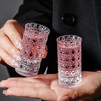 Kokteilinė stiklinė, stiklo korpusas su brangakmenių raštu, šviesus prabanga-retro stilius, talpa virš 1000 ml