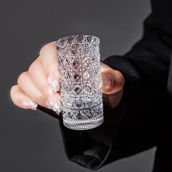 Kokteilinė stiklinė, stiklo korpusas su brangakmenių raštu, šviesus prabanga-retro stilius, talpa virš 1000 ml