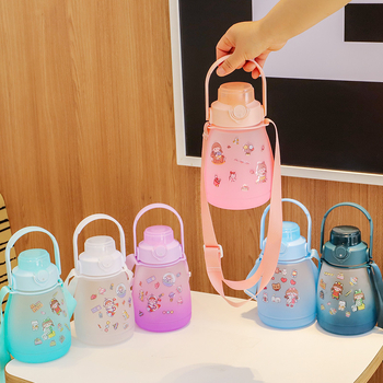 Vaikų gertuvė su šiaudeliu tiesioginiam gurkšniui, iš PC plastiko, su dirželiu, ekologiška, vieno sluoksnio konstrukcija (Medžiaga: PC; Stilius: modernus minimalizmas; Su dirželiu; Ekologiška; Konstrukcija: vieno sluoksnio)