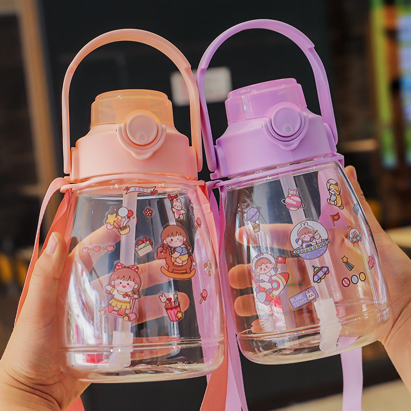 Vaikų gertuvė su šiaudeliu tiesioginiam gurkšniui, iš PC plastiko, su dirželiu, ekologiška, vieno sluoksnio konstrukcija (Medžiaga: PC; Stilius: modernus minimalizmas; Su dirželiu; Ekologiška; Konstrukcija: vieno sluoksnio)