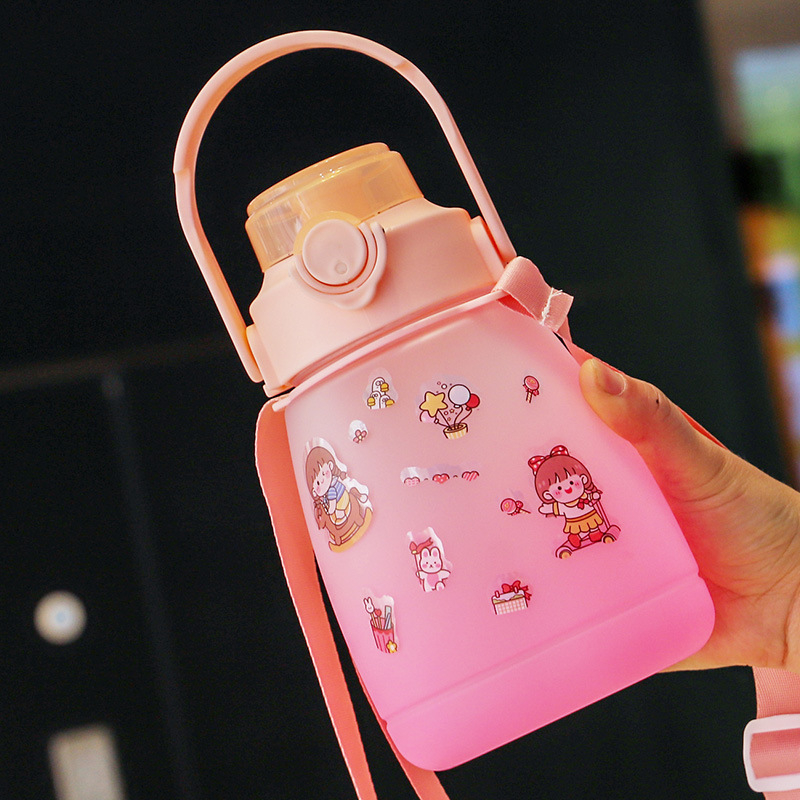 Vaikų gertuvė su šiaudeliu tiesioginiam gurkšniui, iš PC plastiko, su dirželiu, ekologiška, vieno sluoksnio konstrukcija (Medžiaga: PC; Stilius: modernus minimalizmas; Su dirželiu; Ekologiška; Konstrukcija: vieno sluoksnio)