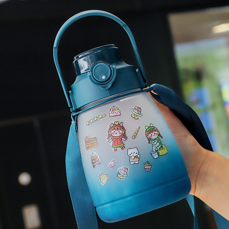 Vaikų gertuvė su šiaudeliu tiesioginiam gurkšniui, iš PC plastiko, su dirželiu, ekologiška, vieno sluoksnio konstrukcija (Medžiaga: PC; Stilius: modernus minimalizmas; Su dirželiu; Ekologiška; Konstrukcija: vieno sluoksnio)