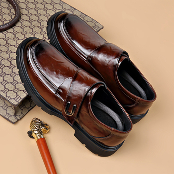 Ανδρικά Δερμάτινα Derby Παπούτσια — Γνήσιο Δέρμα Αγελάδας, Άνοιξη, Λαϊκό-Επαγγελματικό Στυλ, Στρογγυλή Μύτη, Χαμηλός Τακούνι, Καουτσούκ Σόλα, Υφή Νάπα, Με Κούμπωμα