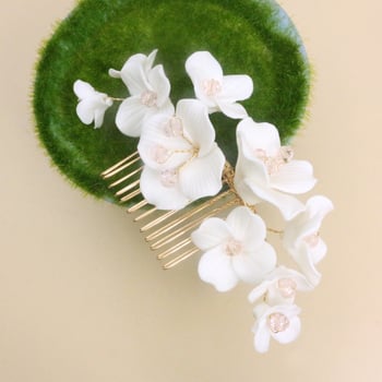 Сватбен гребен за коса - ръчно изработен керамичен аксесоар с цветя и кристали