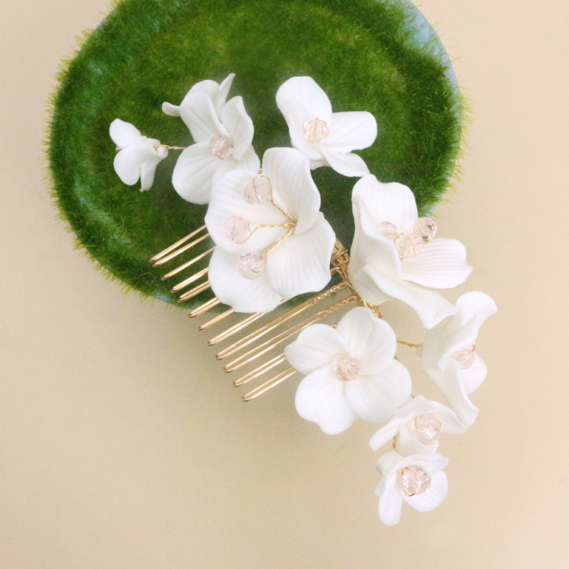 Сватбен гребен за коса - ръчно изработен керамичен аксесоар с цветя и кристали
