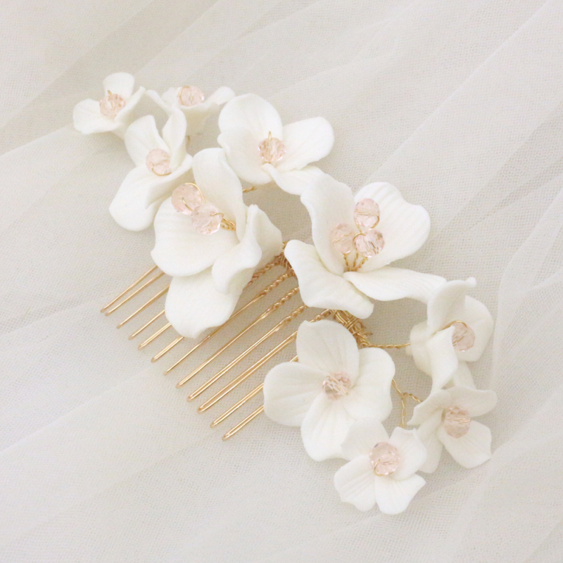 Сватбен гребен за коса - ръчно изработен керамичен аксесоар с цветя и кристали