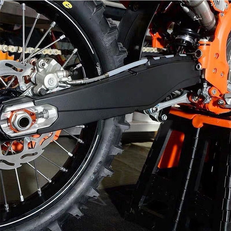Plastična zaštita stražnje vilice za off-road motocikle TC/TE/FE/125-500EXC/EXC-F