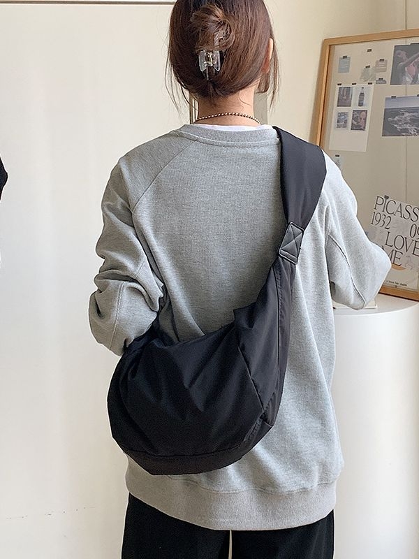 Nylon dumpling alakú táska — tote stílus, cipzáras nyitás, poliészter bélés, belső zseb