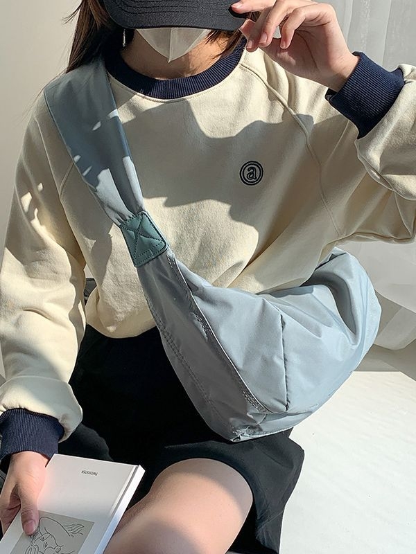 Nylon dumpling alakú táska — tote stílus, cipzáras nyitás, poliészter bélés, belső zseb