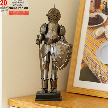 Διακοσμητική φιγούρα μαχητή από σίδηρο, ευρωπαϊκού στυλ, κρατώντας όπλα, για οικιακή διακόσμηση — Yaosha