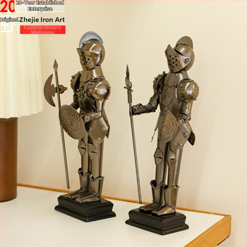 Διακοσμητική φιγούρα μαχητή από σίδηρο, ευρωπαϊκού στυλ, κρατώντας όπλα, για οικιακή διακόσμηση — Yaosha