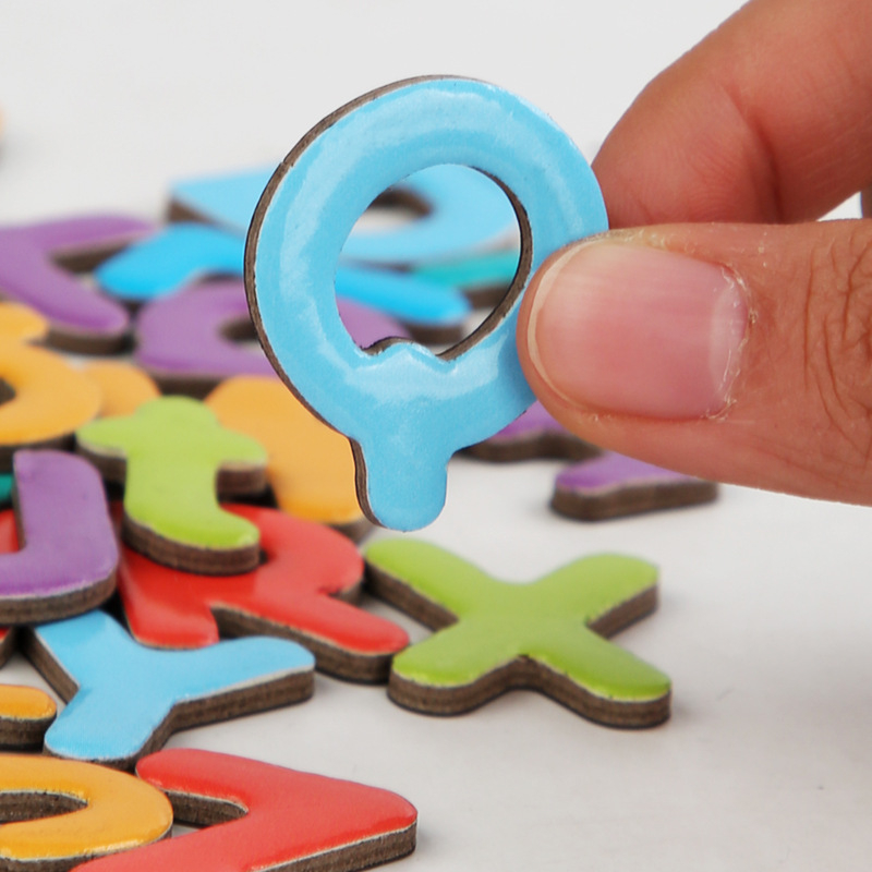 Magnetinės raidžių ir skaičių lipdukai ankstyvojo ugdymo tikslams – popierinis žaislas, vaikams 3–6 m., intelektualus vystymasis, pradinė matematika (sudėtis ir atimtis)