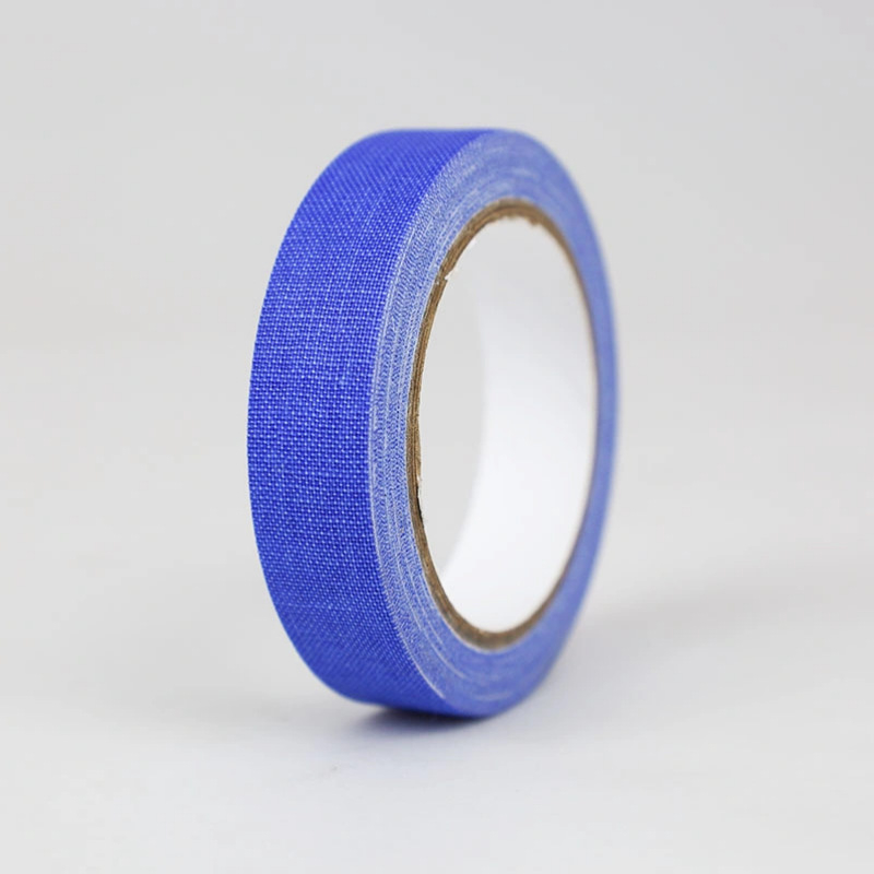 Bandă UV fluorescente din pânză – bază de pânză, grosime 0,28 mm, adeziv pe bază de cauciuc, rezistență la temperatură pe termen lung 60°C, bună rupere