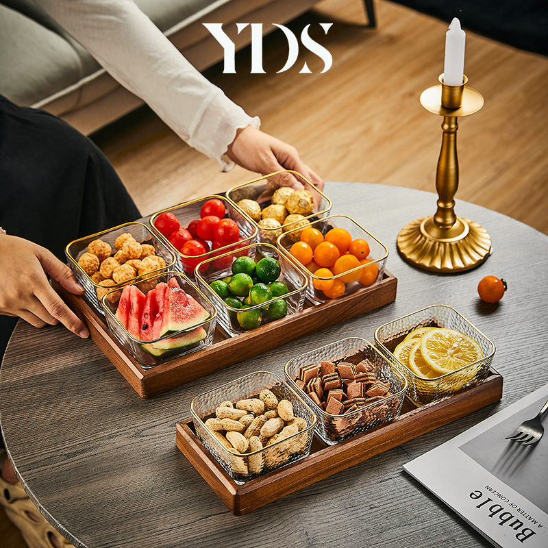 Üvegből készült gyümölcstál osztott rekeszekkel, pásztor-stílusú, egyszerű dizájn, nappali teafőasztalhoz