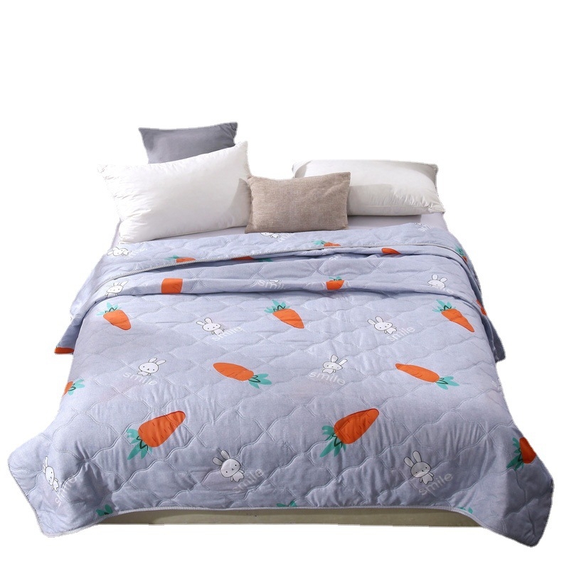 Nyári hűsítő dunyha ajándékdobozban, reaktív nyomtatás, töltet: szintetikus rost, anyag: poliészter, súly kevesebb mint 1 kg, nyári szezon