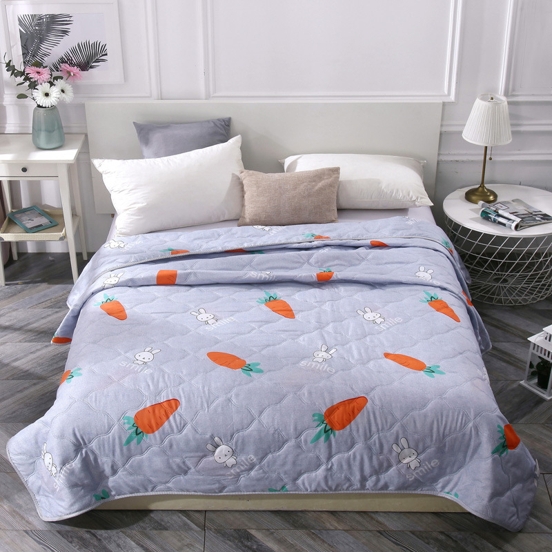 Nyári hűsítő dunyha ajándékdobozban, reaktív nyomtatás, töltet: szintetikus rost, anyag: poliészter, súly kevesebb mint 1 kg, nyári szezon