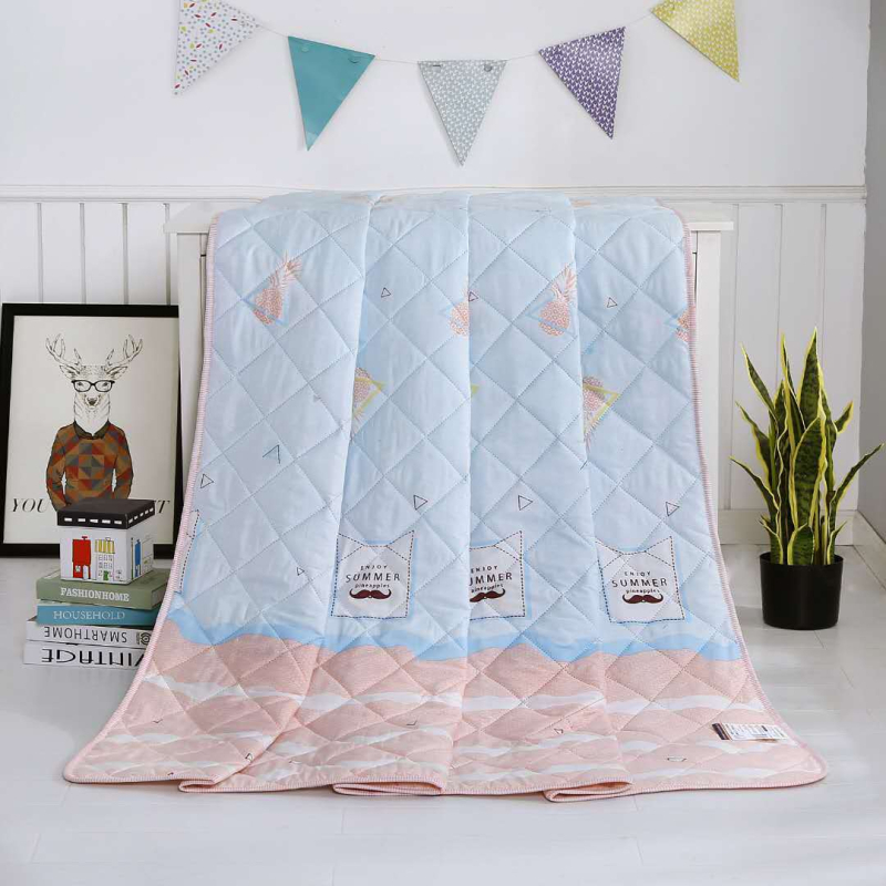 Nyári hűsítő dunyha ajándékdobozban, reaktív nyomtatás, töltet: szintetikus rost, anyag: poliészter, súly kevesebb mint 1 kg, nyári szezon