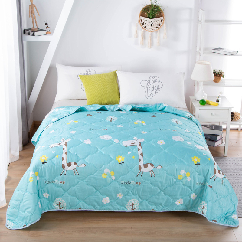 Nyári hűsítő dunyha ajándékdobozban, reaktív nyomtatás, töltet: szintetikus rost, anyag: poliészter, súly kevesebb mint 1 kg, nyári szezon