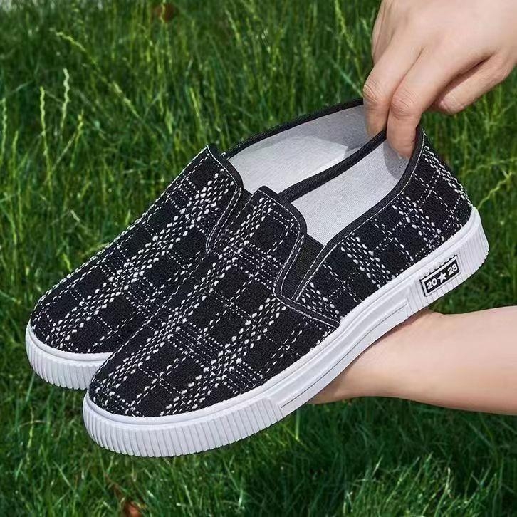 Női vászon slip-on cipő, alacsony bokájú, vászon felsőrész, pamut bélés, injektált műanyag talp