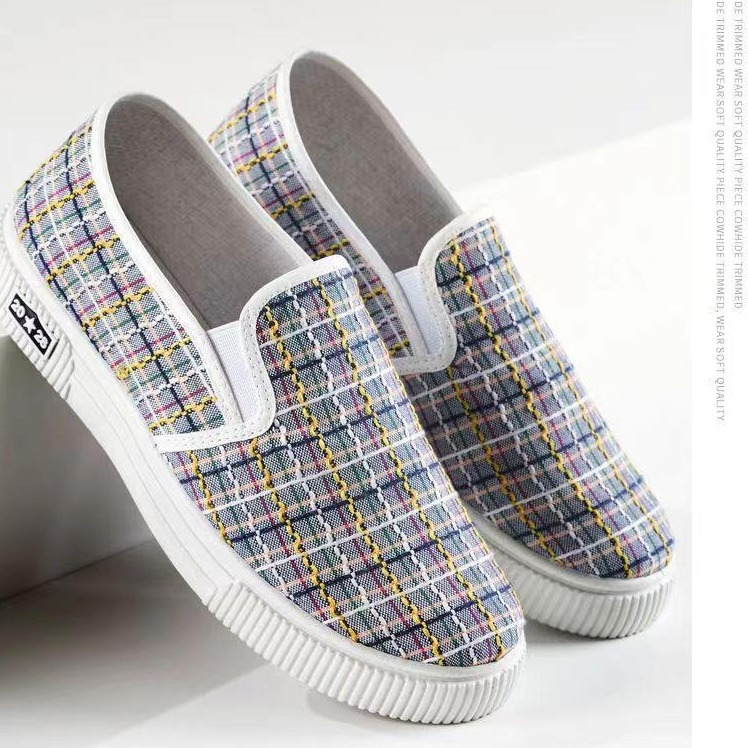 Női vászon slip-on cipő, alacsony bokájú, vászon felsőrész, pamut bélés, injektált műanyag talp